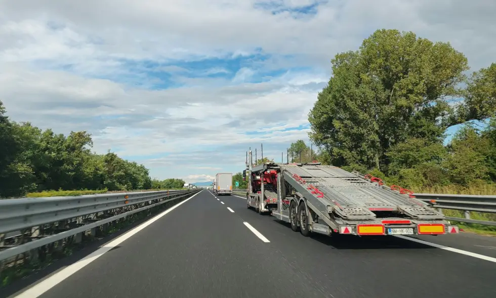 Informace pro řízení v Rakousku: dálniční známka a pravidla silničního provozu